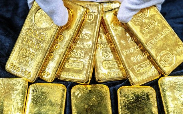 Giá vàng thế giới giảm quanh mức 4.700 USD/ounce khi kỳ vọng về chính sách giữ lãi suất ở mức cao tiếp tục