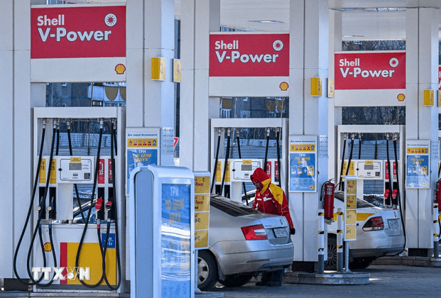 US-Iran deal pushes US gasoline prices below $4 per gallon