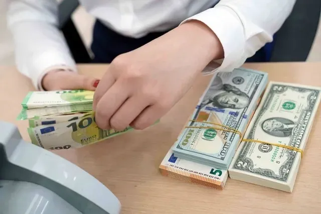 Tỷ giá USD hôm nay 13/7: Tỷ giá trung tâm neo ở 25.214 đồng/USD, thị trường chờ dữ liệu lạm phát Mỹ