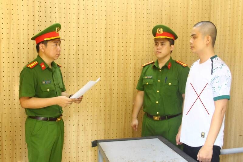 cong-an-son-la-bat-doi-tuong-gia-doanh-nhan-lua-hang-ti-dong.jpg