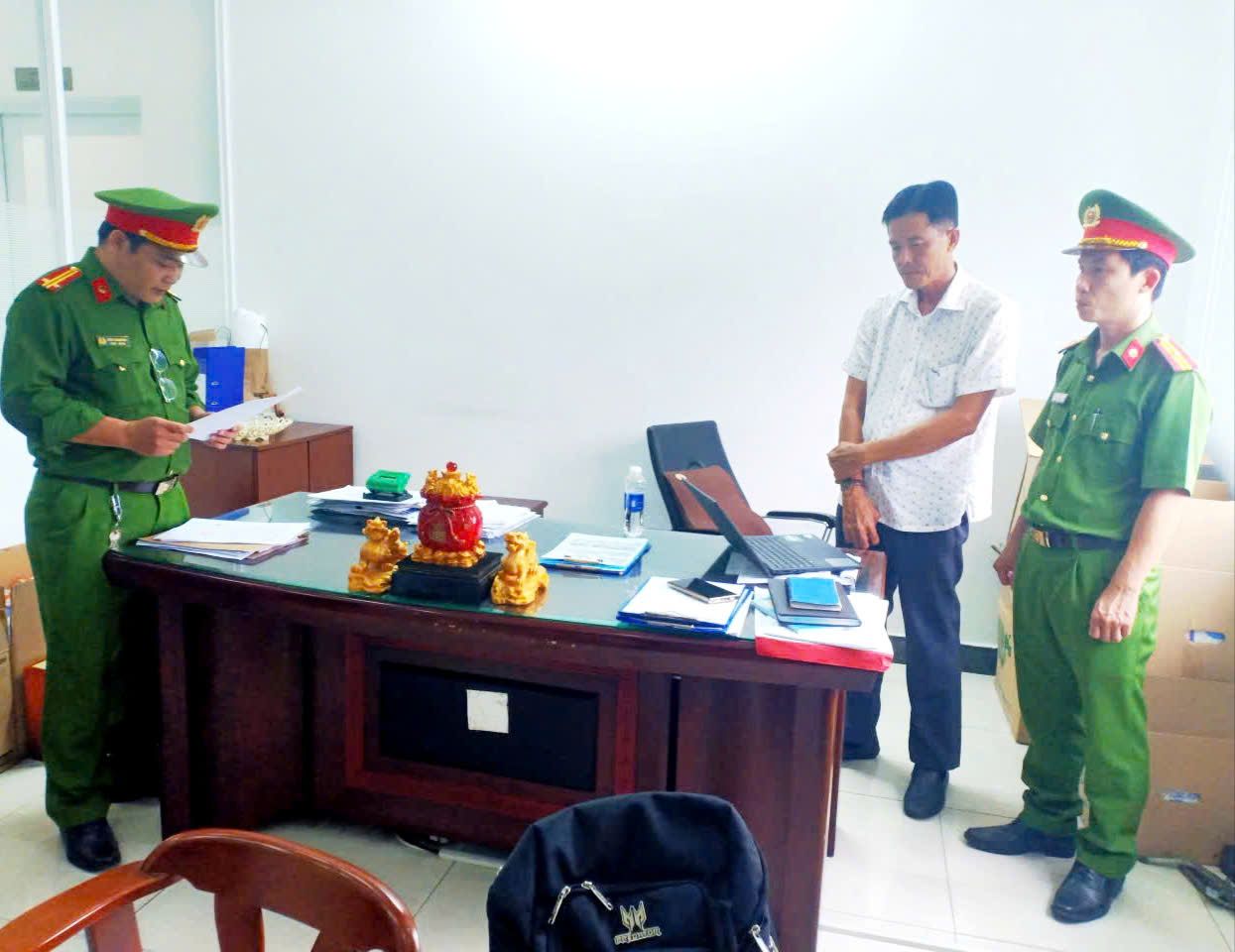 Công an tỉnh Vĩnh Long bắt phó giám đốc doanh nghiệp chôn chất thải trái phép
