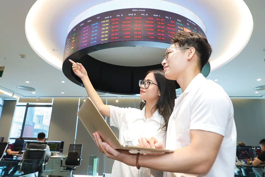 Cú huých từ cơ chế IPO và niêm yết đồng thời