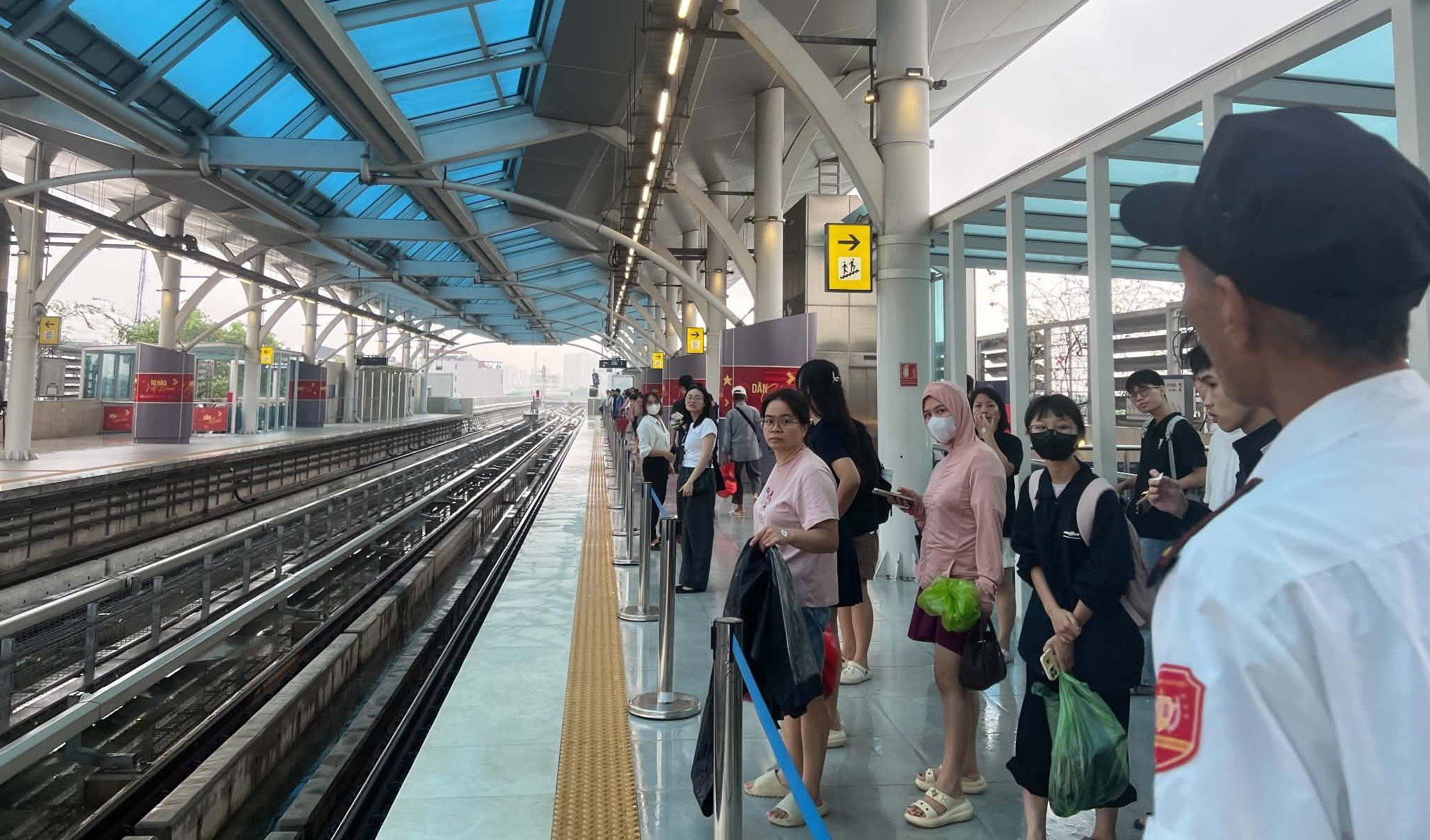 Tuyến Metro Nhổn - ga Hà Nội phát huy thế mạnh khi Thủ đô ngập lụt, tắc đường