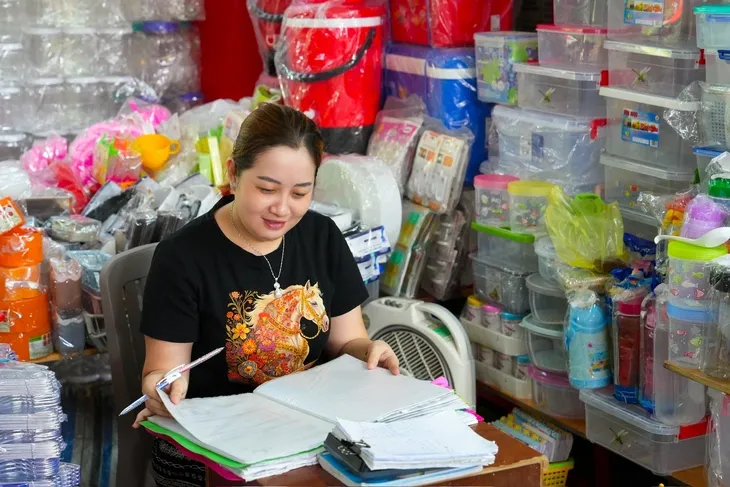da-co-hoa-don-dien-tu-vi-sao-ho-kinh-doanh-van-phai-ghi-so-ke-toan.webp