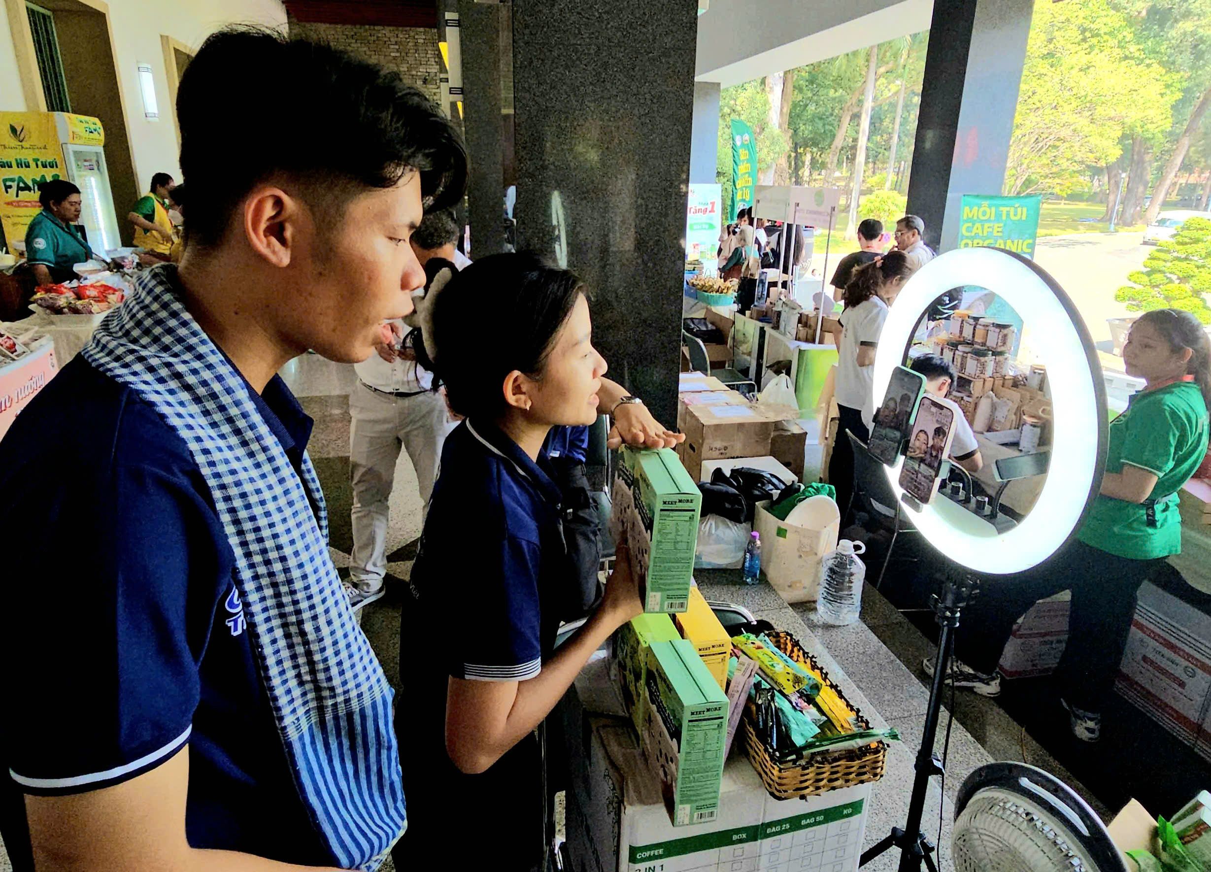de-phu-hop-voi-cac-quy-dinh-ve-chinh-sach-thue-cac-doanh-nghiep-da-co-nhieu-thay-doi-trong-hoat-dong-kinh-doanh-ke-ca-online.jpg