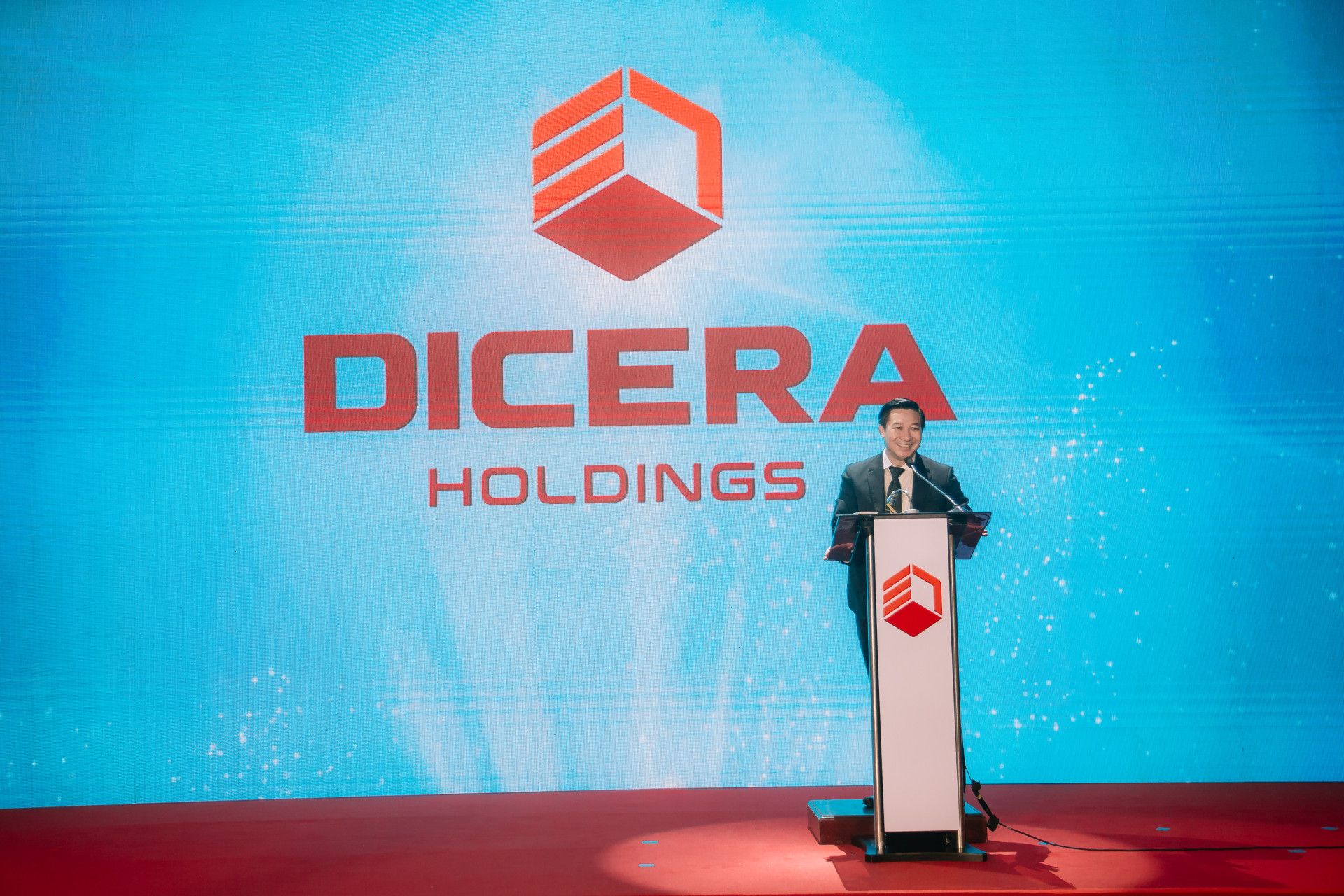 Vợ Chủ tịch Dicera Holdings mua 600.000 cổ phiếu DC4, nâng sở hữu lên hơn 2%