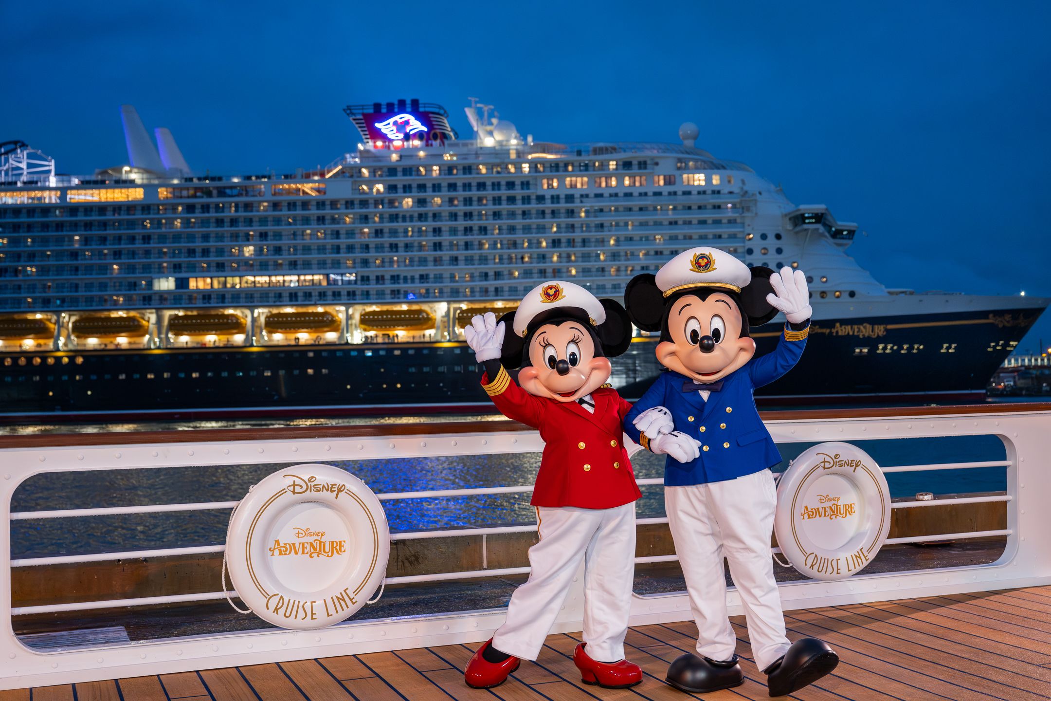 Du thuyền Disney Adventure gây "bão" với giới trẻ Việt