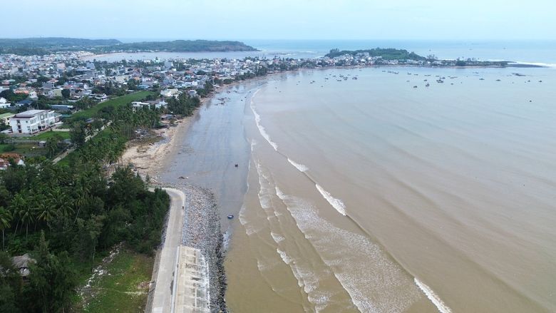 Quảng Ngãi: Chi 80 tỷ đồng nối dài kè bảo vệ bờ biển