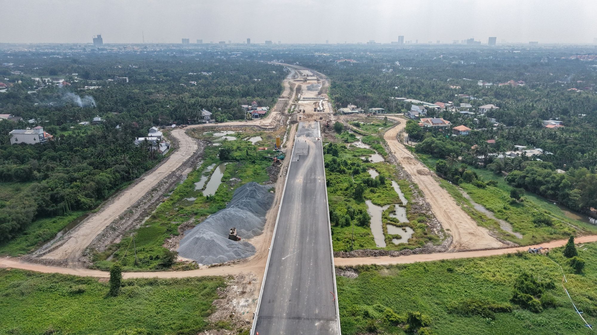 Vành đai 3 TP.HCM qua Bình Dương đẩy nhanh tiến độ thi công; Cầu Bình Gởi dự kiến thông xe kỹ thuật vào ngày 30-4-2026