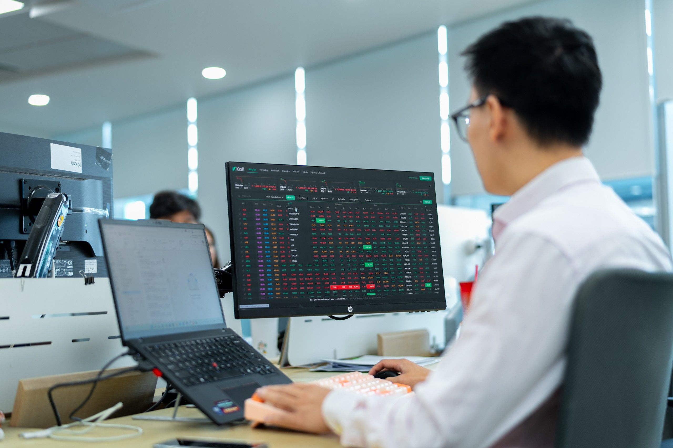 Dòng tiền rút ròng khỏi các quỹ ETF trước giờ G nâng hạng chứng khoán Việt Nam thế nào?