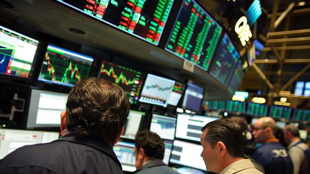 Dow đạt mức cao kỷ lục khi lợi suất trái phiếu kho bạc giảm nâng Wall Street