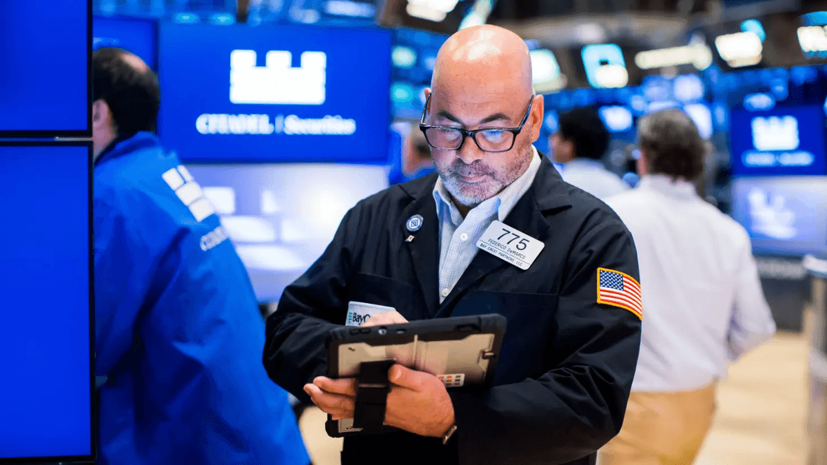 Dow Jones lập kỷ lục phiên thứ 5 liên tiếp, giá dầu chững lại