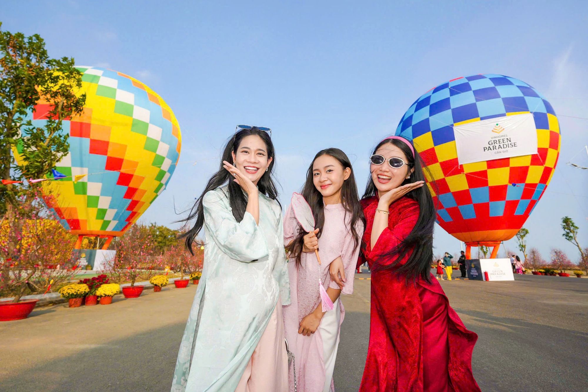 Giá vé máy bay tăng và chi phí nhiên liệu ảnh hưởng đến đặt tour và hủy phòng