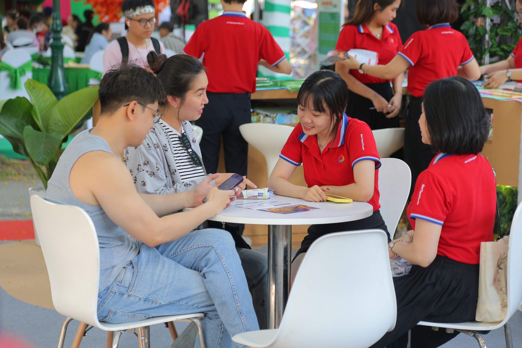 Các công ty lữ hành cung cấp gói tour giảm giá cho dịp nghỉ 30-4 giữa bối cảnh giá nhiên liệu tăng