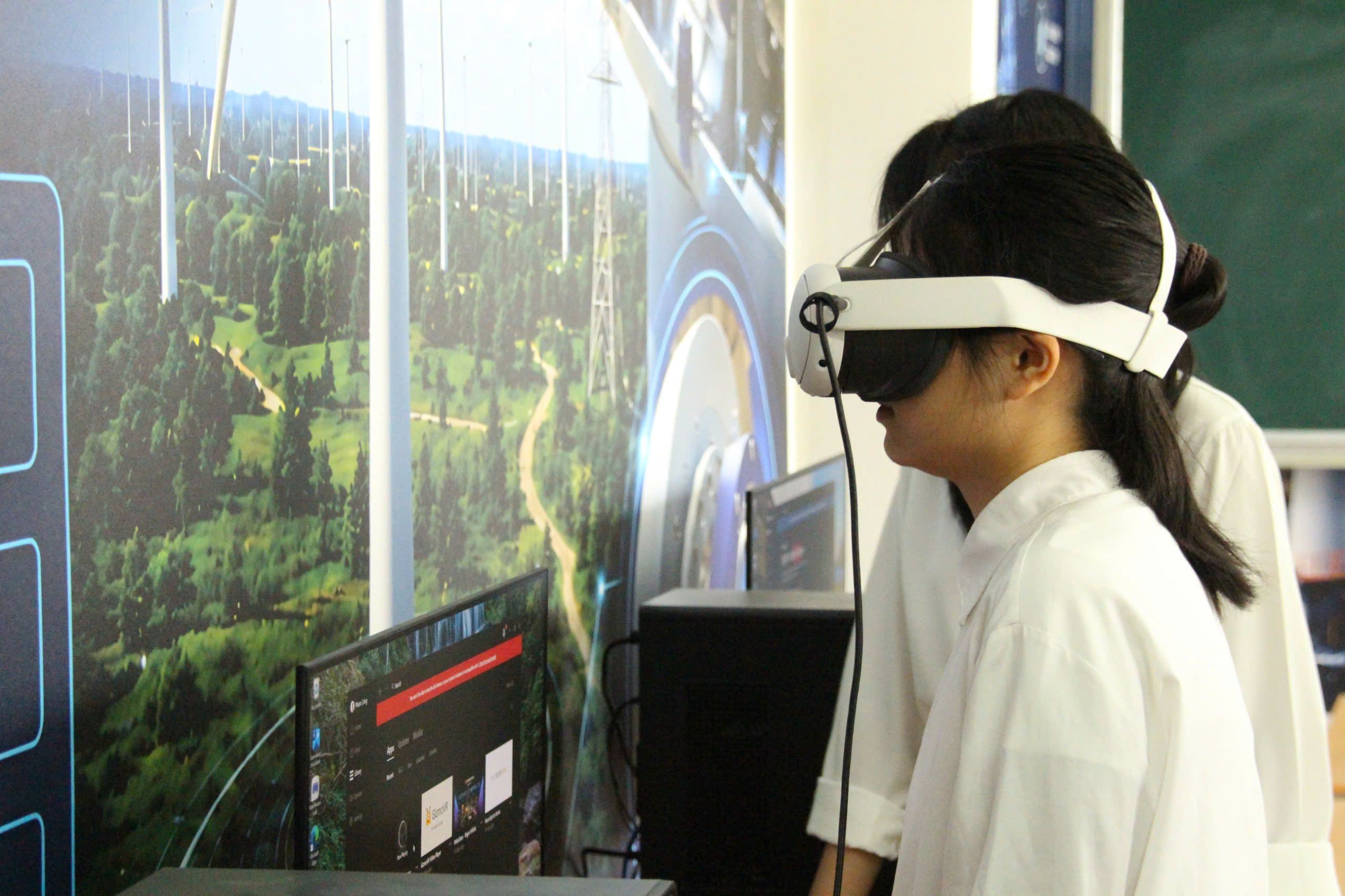 dua-vr-mo-hinh-3-d-va-ai-vao-dao-tao-cong-nghe-nang-luong.jpg