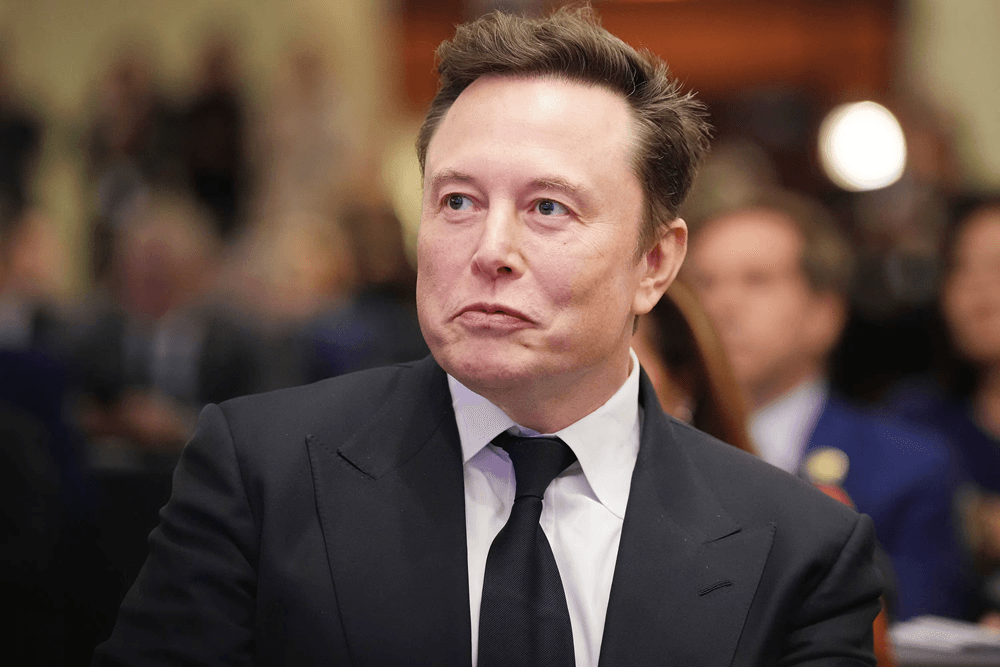 Sở hữu tài sản gần 1.000 tỷ USD, Elon Musk vẫn chọn sống trong xe kéo