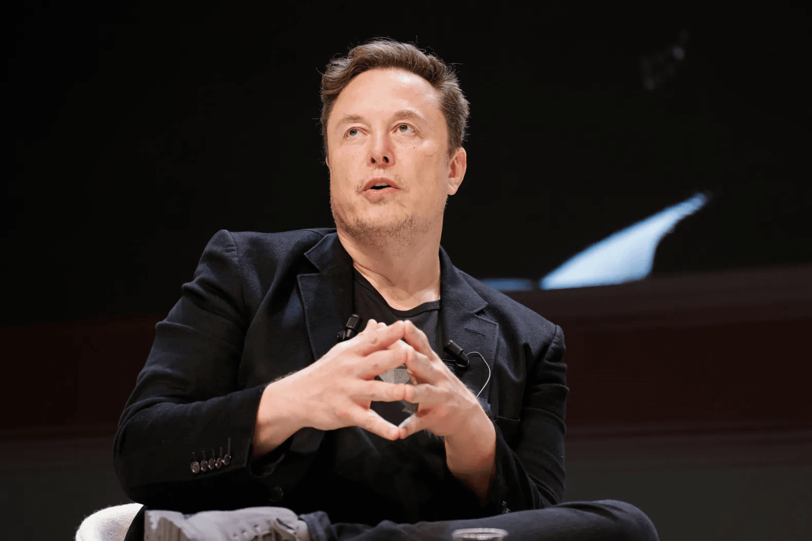Elon Musk: "Thời đại tiền bạc sắp thay đổi"