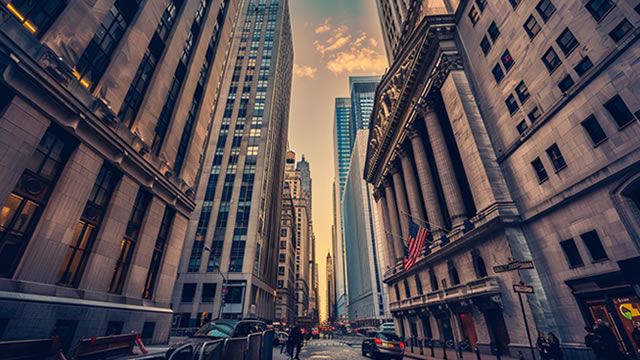 Chiến tranh ở Iran được cho là rủi ro lớn hơn thuế quan đối với tăng trưởng kinh tế, đẩy chi phí năng lượng và lạm phát