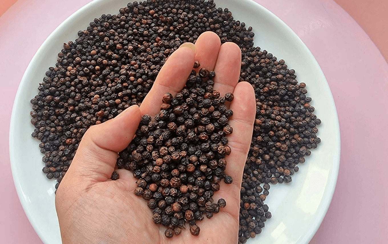 Giá tiêu ngày 22-5: Nông dân hạn chế bán ra chờ giá cao hơn