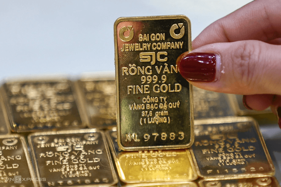 gia-mua-vang-mieng-sjc-bat-tang-toi-7-trieu-dong-luong-chi-trong-3-phien.png