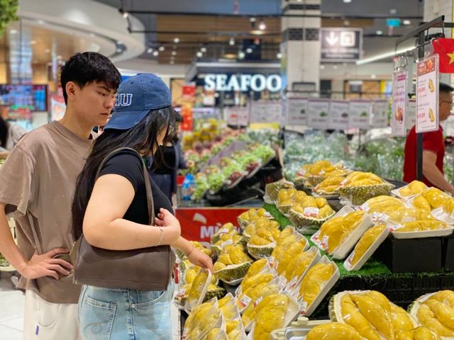 Giá sầu riêng ngày hôm nay 7/10/2026: Ri6 miền Tây tăng 4.000 đồng/kg, sầu Thái lên 95.000 đồng