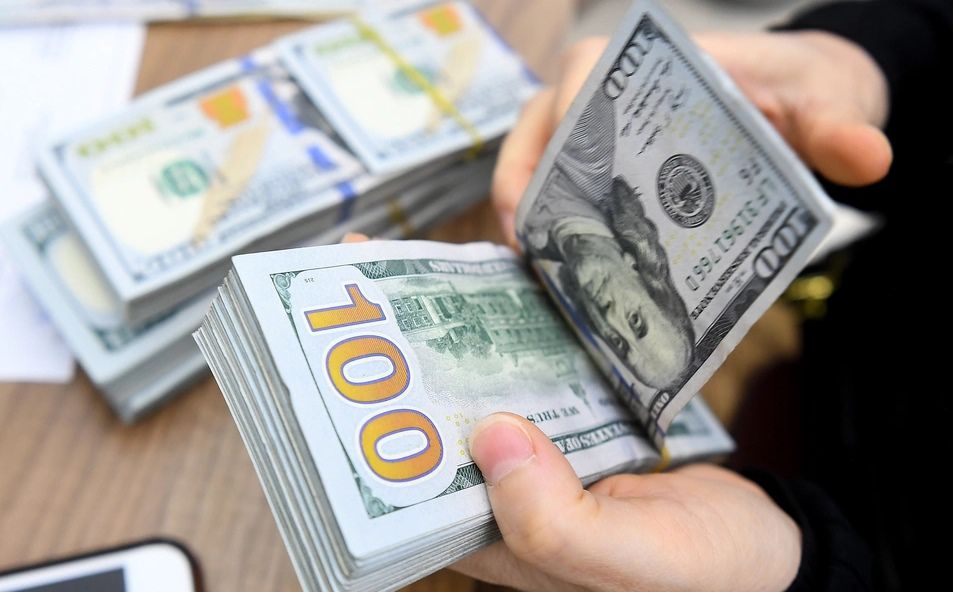 Giá USD tự do lao dốc