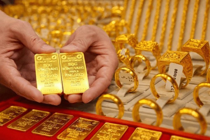 Gold prices fall to lowest in more than four months as experts warn of near-term volatility