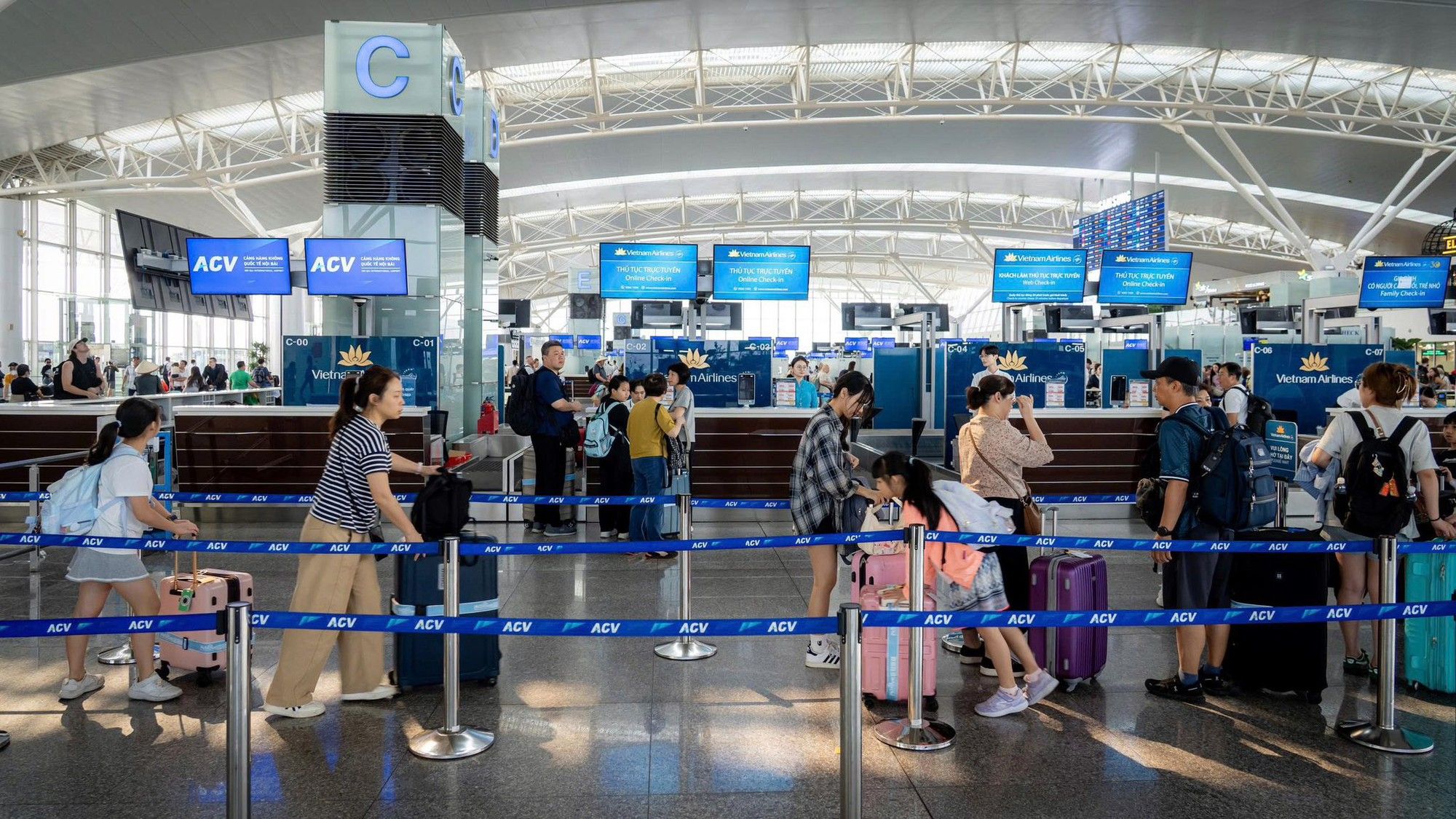 Tại sao nghỉ lễ 30/4-1/5 ghi nhận lượng khách kỷ lục nhưng lượt khách bay nội địa lại giảm?