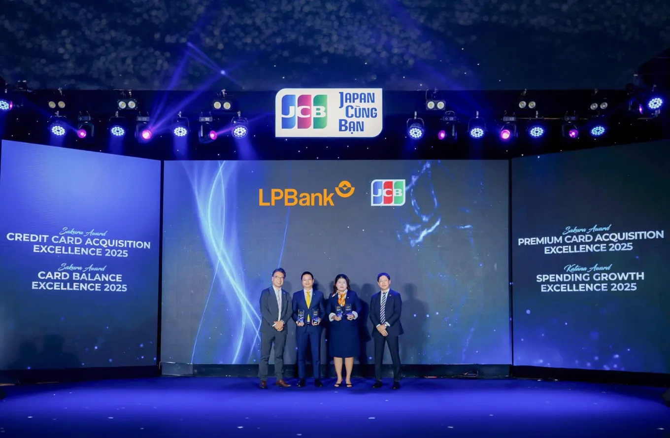 LPBank nhận 4 giải thưởng về thẻ từ JCB