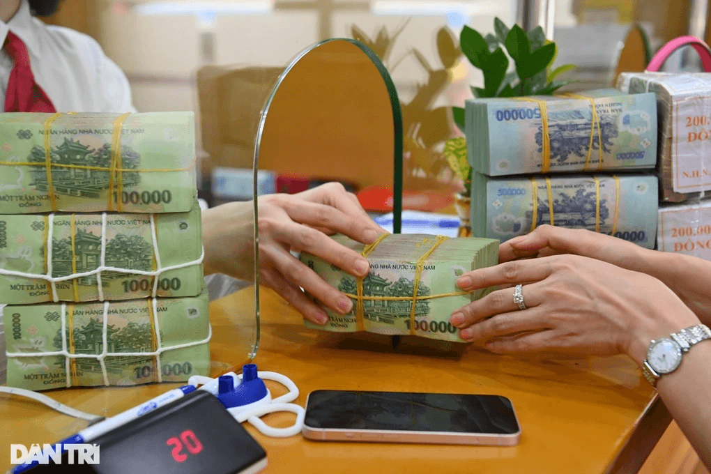 Thêm ngân hàng tăng mạnh lãi suất huy động, gửi tiền 6 tháng vượt 7%/năm