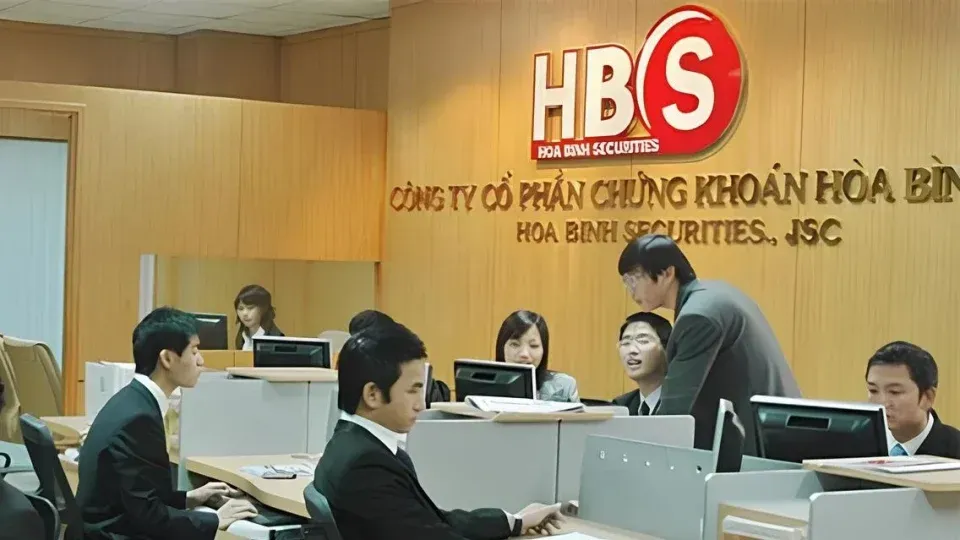 Lãnh đạo Chứng khoán Hòa Bình muốn bán sạch 4,3 triệu cổ phiếu HBS