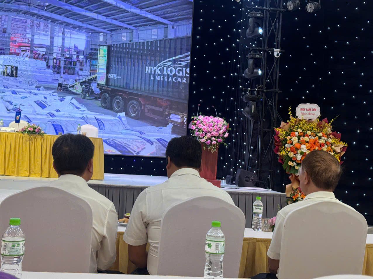 Hóa chất Đức Giang (DGC): Sau biến cố khởi tố, ông Lưu Bách Đạt bất ngờ xuất hiện tại ĐHĐCĐ
