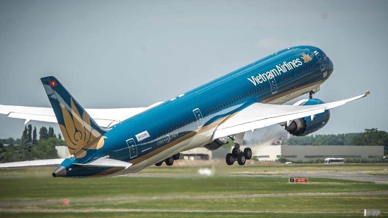 HVN shares surge to daily limit as Vietnam Airlines heads to AGM; Q1 revenue rises, but cumulative losses widen
