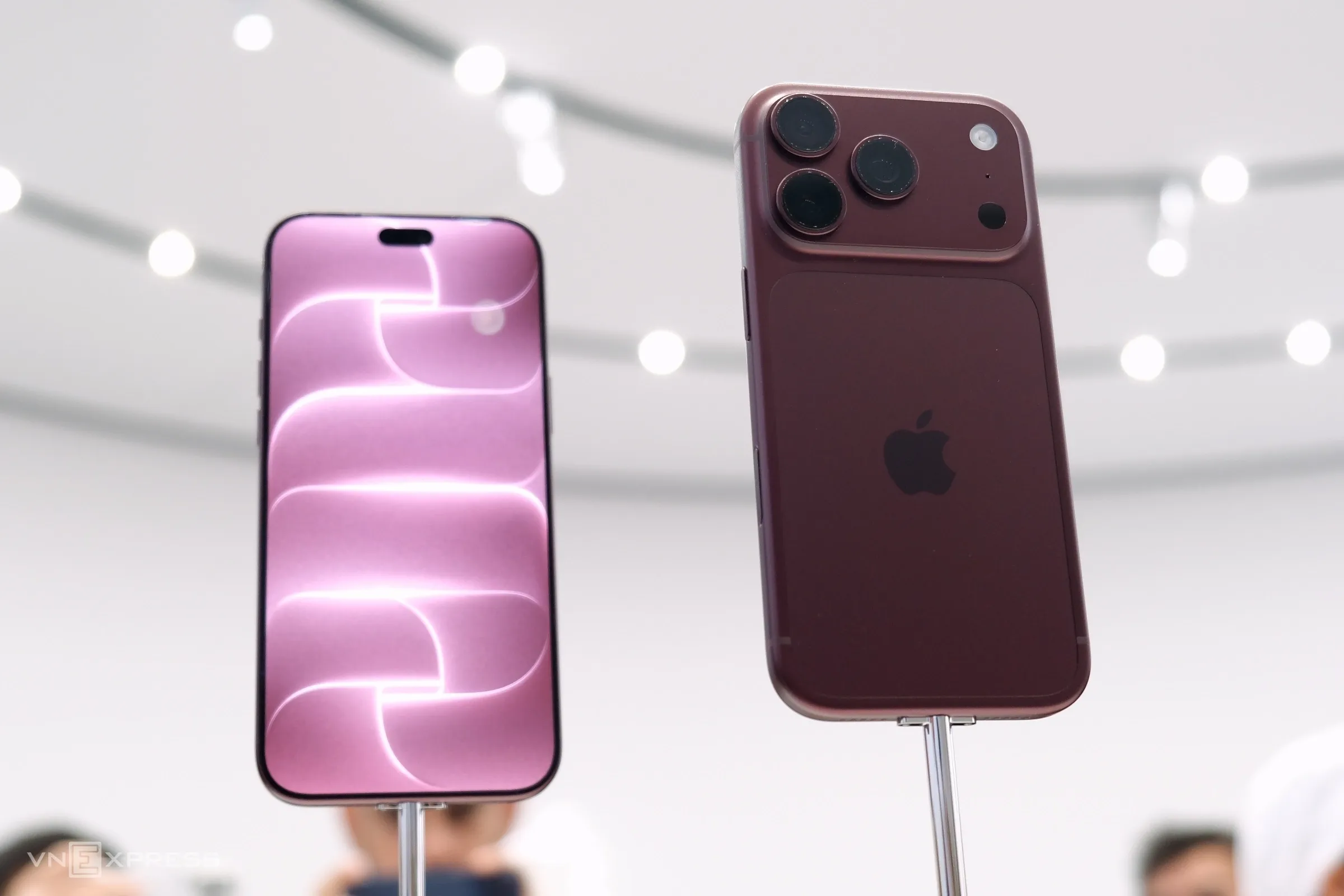 i-phone-18-pro-giup-apple-vuon-len-vi-tri-so-mot-trung-quoc.webp