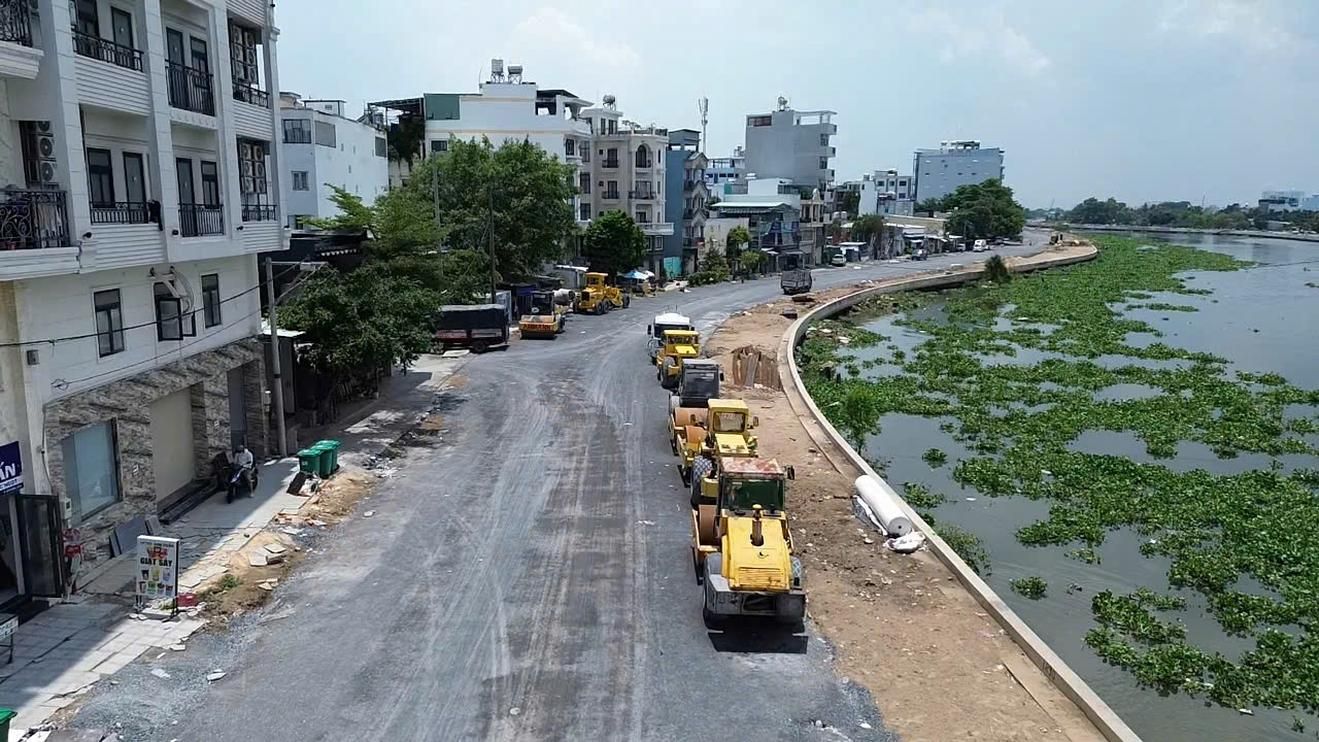 Đường ven kênh Tham Lương - Bến Cát - rạch Nước Lên đạt 75% tiến độ