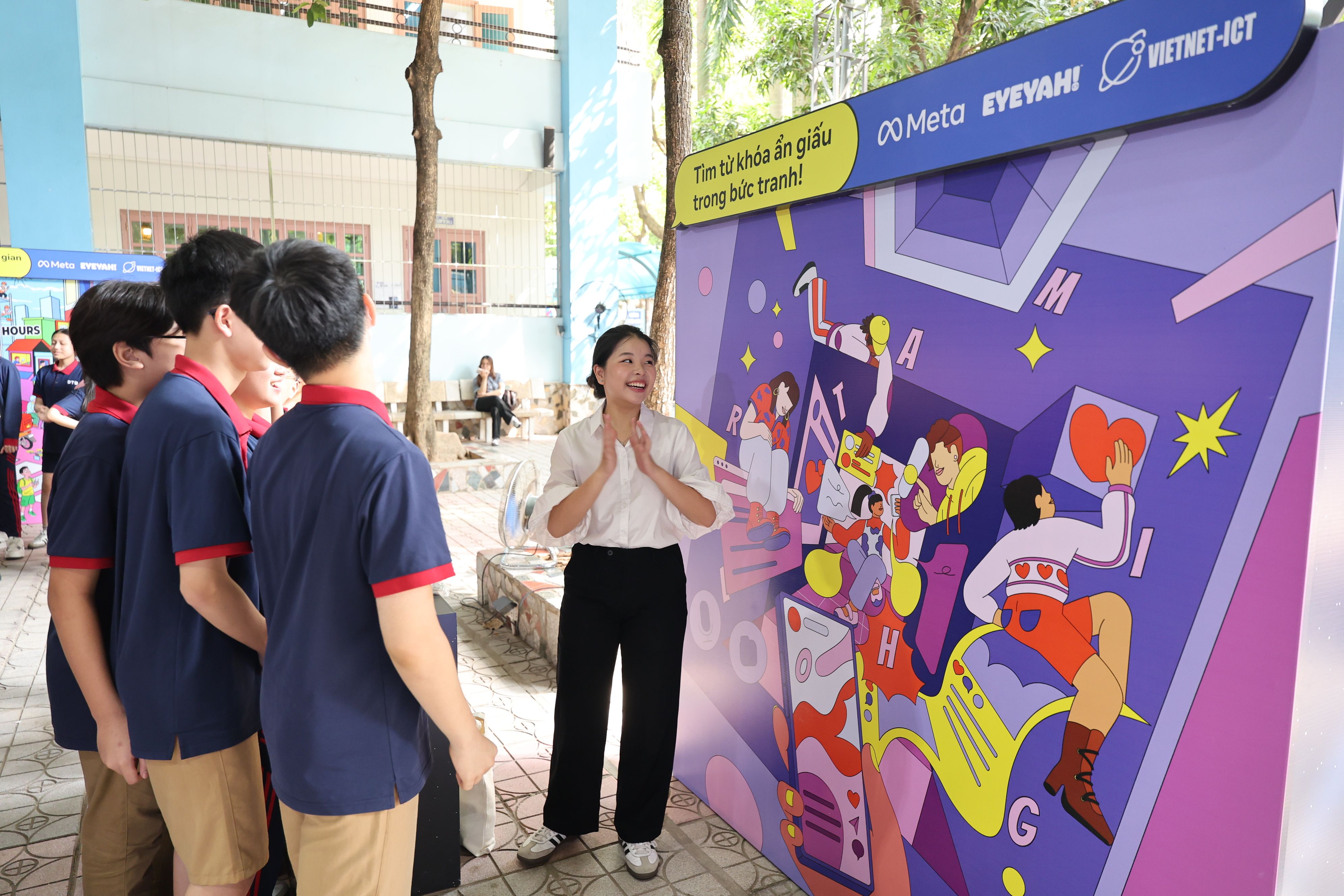 Cách tiếp cận lấy hình ảnh minh họa làm trọng tâm cũng giúp những vấn đề tưởng như khó nói trở nên trực quan và phù hợp hơn với học sinh.JPG