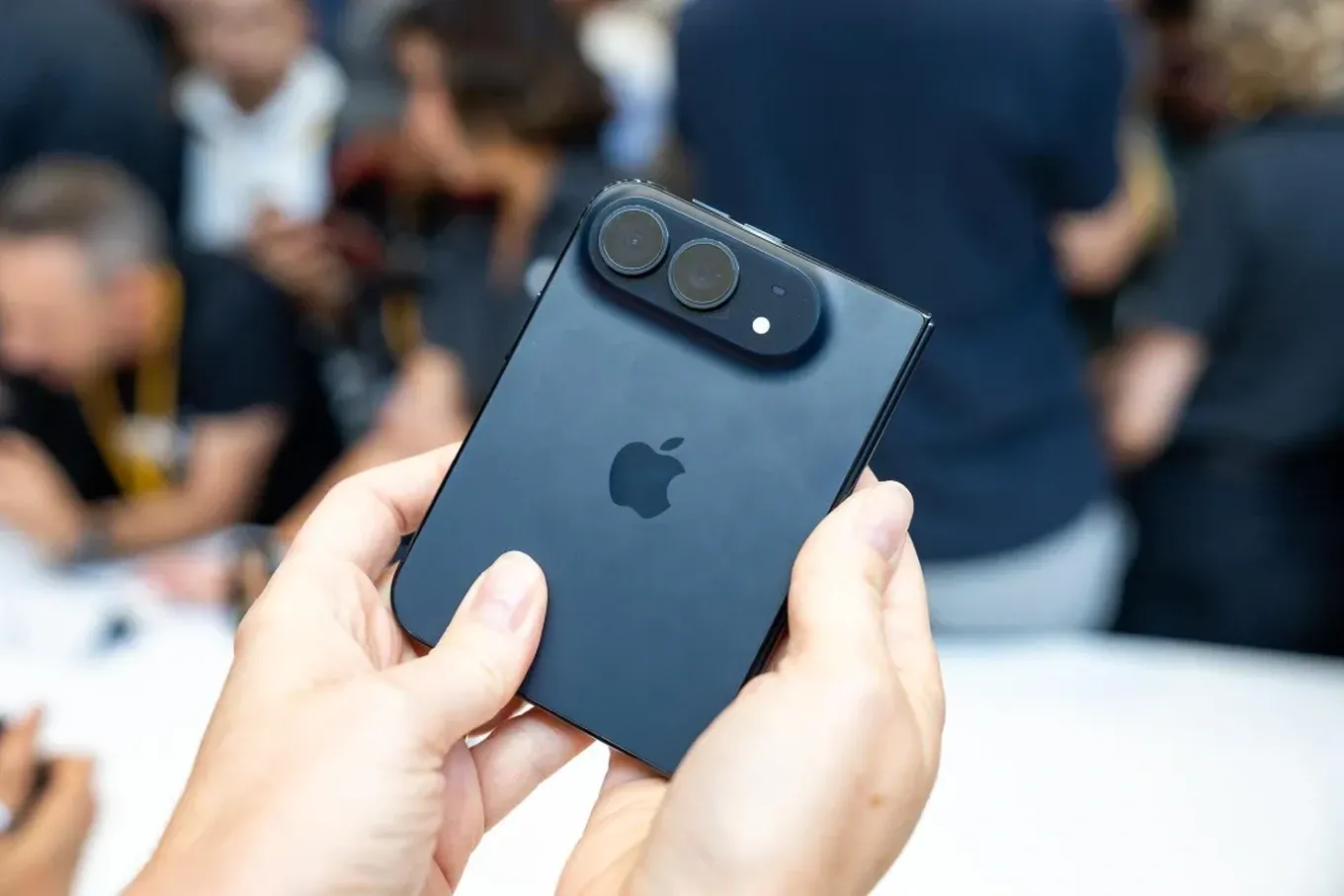 Khách mua iPhone Duo có thể phải chờ đến Tết Nguyên đán 2027 để nhận máy