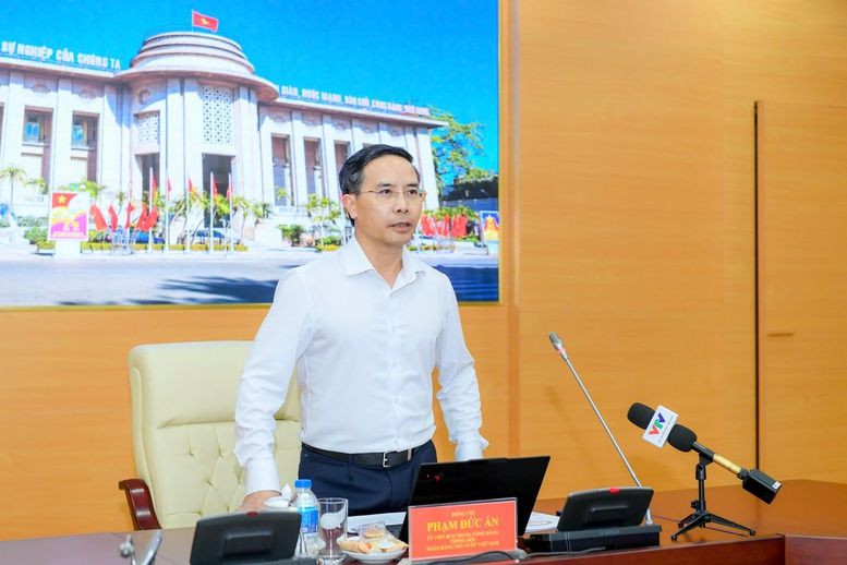 Thống đốc NHNN Phạm Đức Ấn phát biểu tại cuộc họp 20.10.jpg