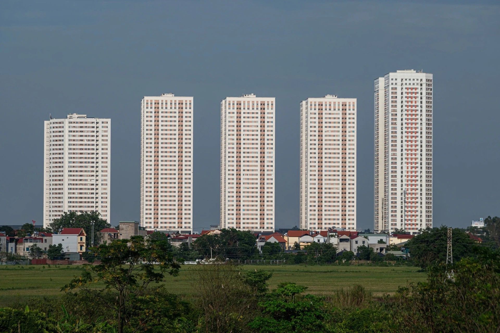 Lãi suất phủ bóng thị trường bất động sản