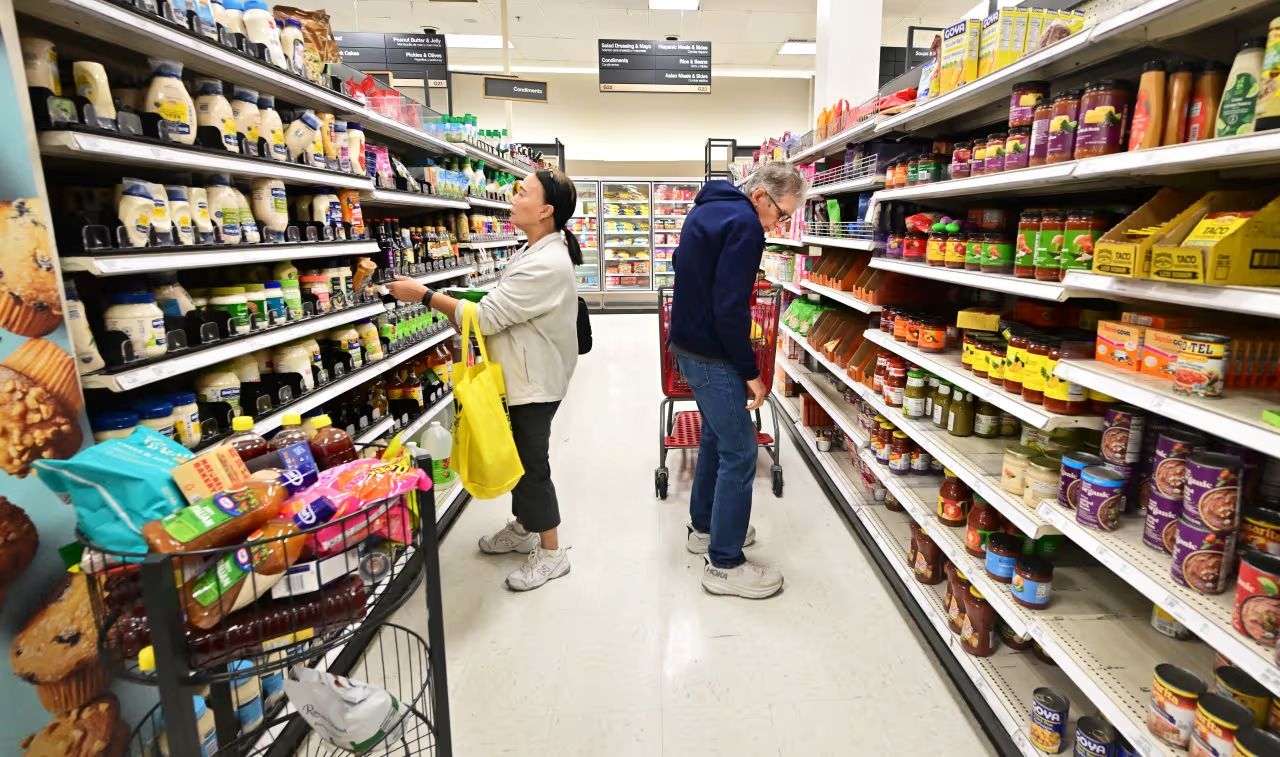 Áp lực chi phí, Coca-Cola, Nestlé và P&G cân nhắc tăng giá bán năm 2027