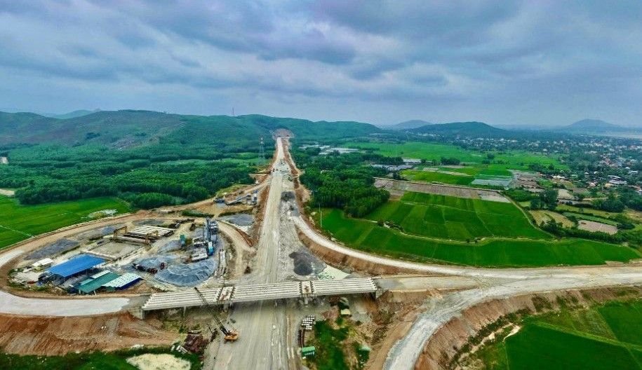 Quảng Ngãi thúc tiến độ hai dự án giao thông hơn 54.000 tỷ đồng