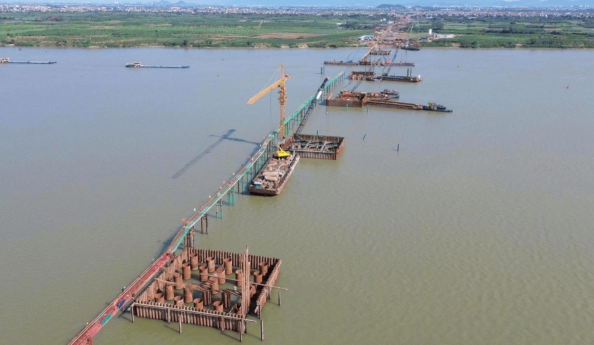 Hà Nội thúc tiến độ 8 cầu vượt sông Hồng, sông Đuống, nhiều dự án đạt trên 50%