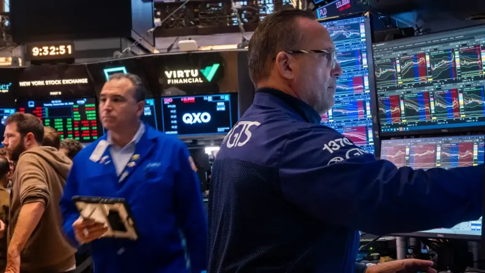Phố Wall đồng loạt tăng điểm, Nasdaq vọt hơn 1% nhờ cổ phiếu AI