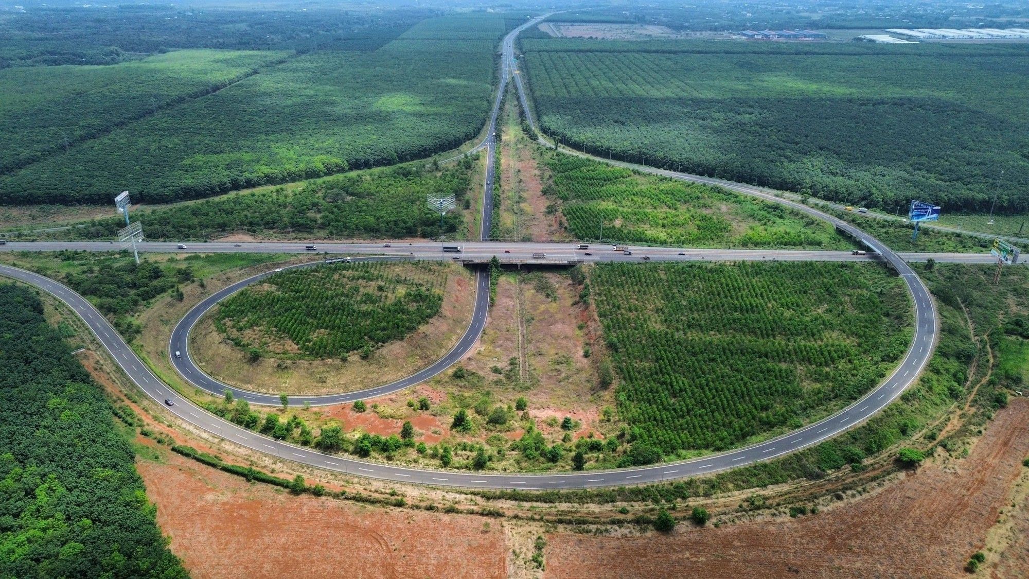 Cao tốc Dầu Giây - Tân Phú bàn giao 92% mặt bằng nhưng vẫn vướng tiến độ