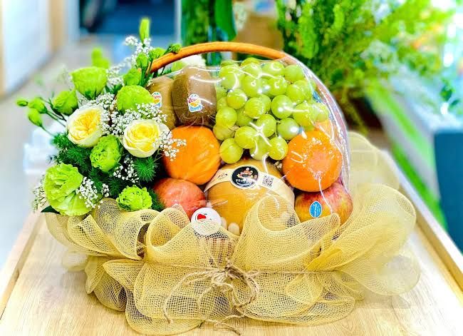 giỏ trái cây kèm hoa 20.10.jfif