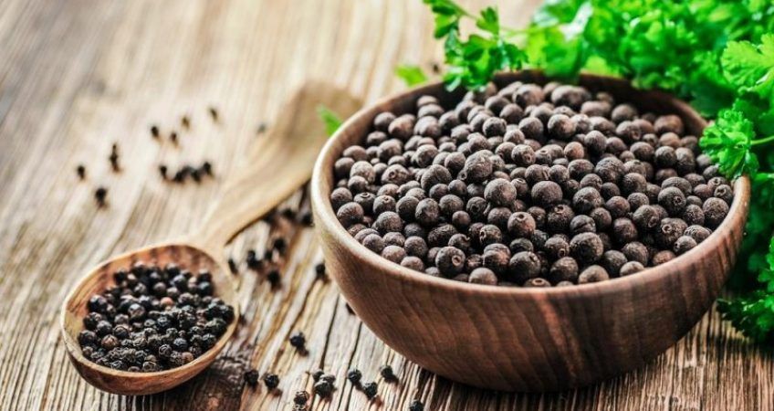 Giá hồ tiêu hôm nay 22/10/2026: Giảm đồng loạt 500 đồng/kg tại các vùng trồng