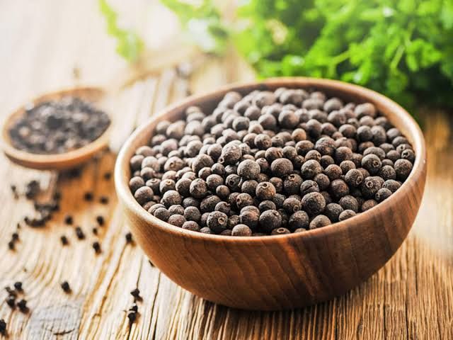 Giá hồ tiêu ngày hôm nay 27/10/2026: Thị trường ổn định quanh mốc 140.000 đồng/kg