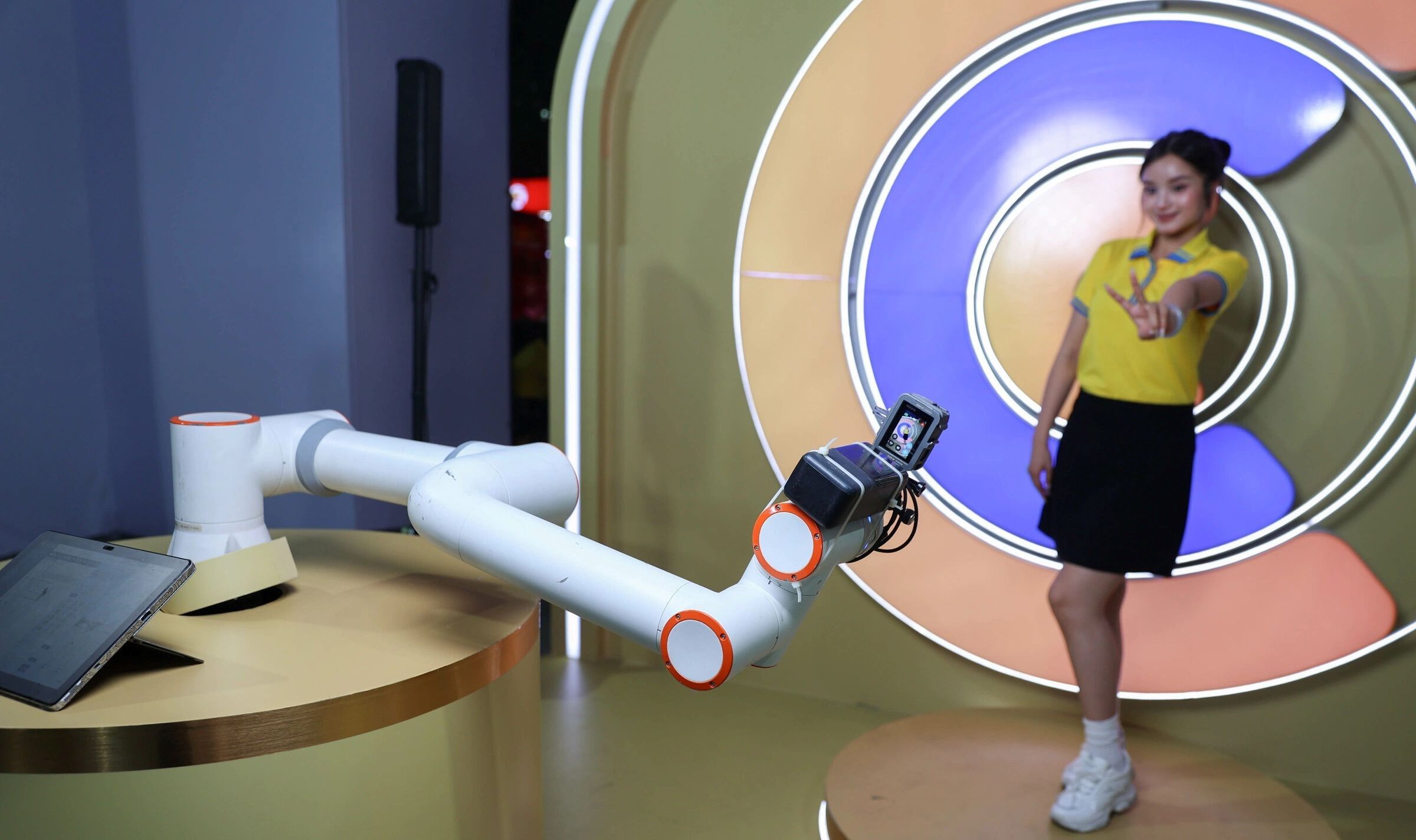 robot 27.10 2.jpg