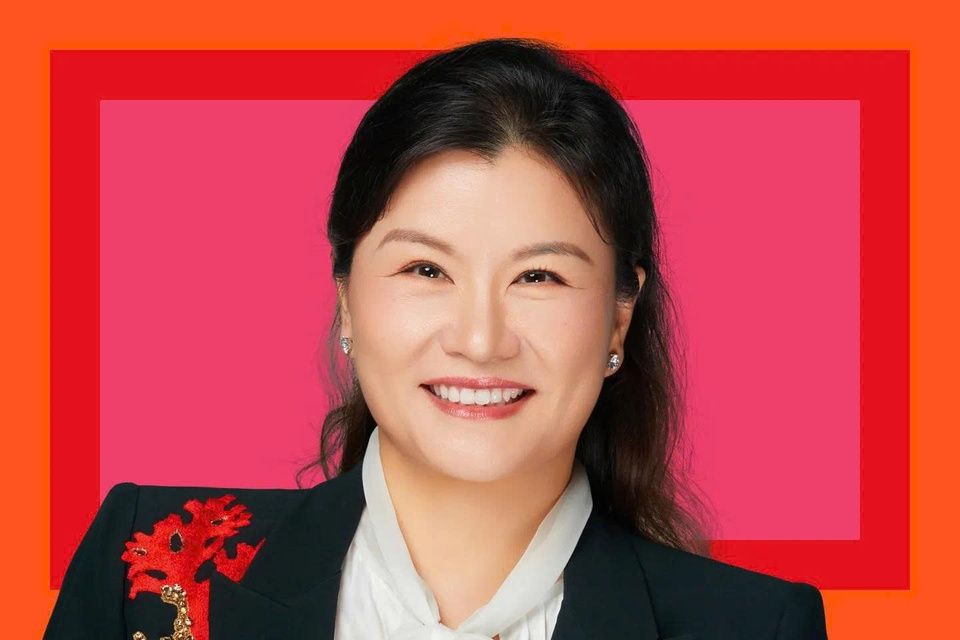 Từ công nhân nhận lương 6,7 tệ/ngày đến nữ tỷ phú giàu nhất Trung Quốc