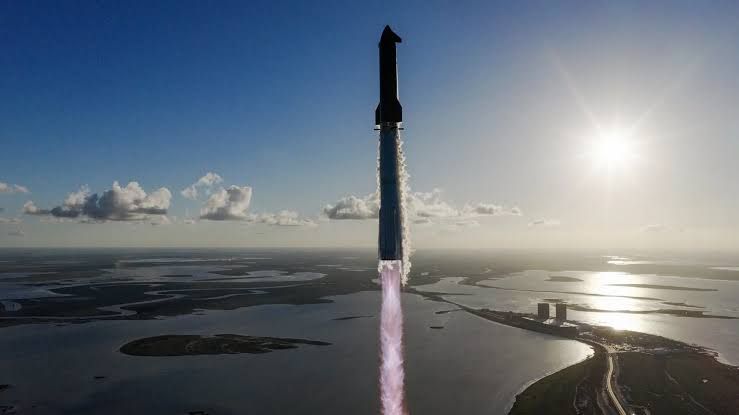 Tỷ phú giàu nhất thế giới Elon Musk muốn phủ kín quỹ đạo bằng 1 triệu vệ tinh AI 